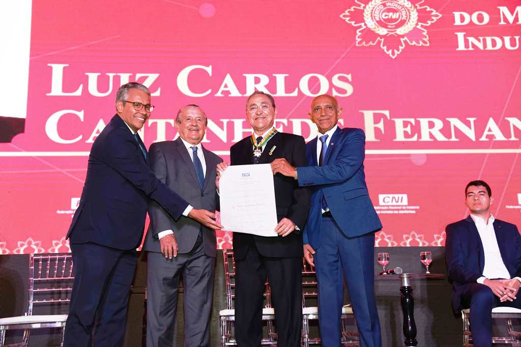 Empresário Luiz Carlos Cantanhede é agraciado com a maior honraria da CNI