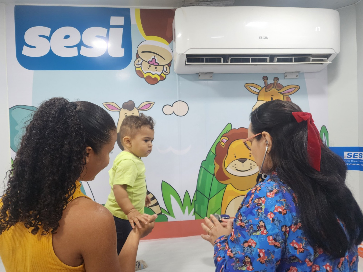 Pais aproveitam gratuidade do SESI Itinerante para levar filhos a médicos, em Pastos Bons